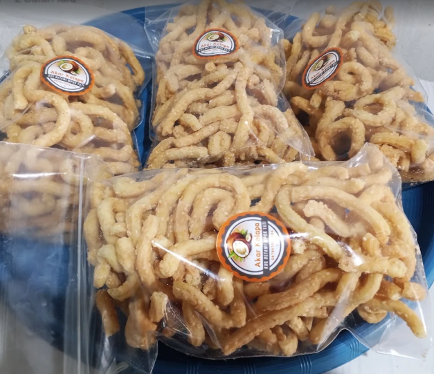 Kue Akar Kelapa Wijen